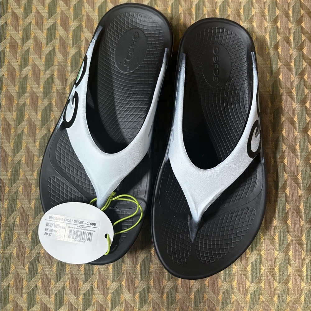 OOFOS recovery sandals